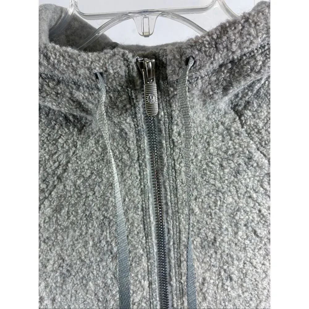Lululemon So Sherpa Hooded in Gray Size  4